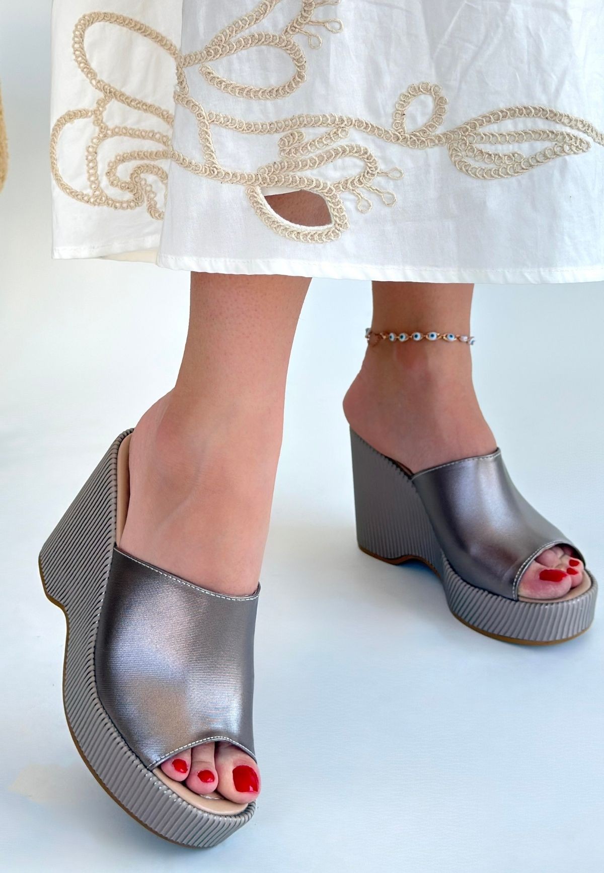 Tlay Platin Cilt Dolgu Topuk Terlik - Görsel 3