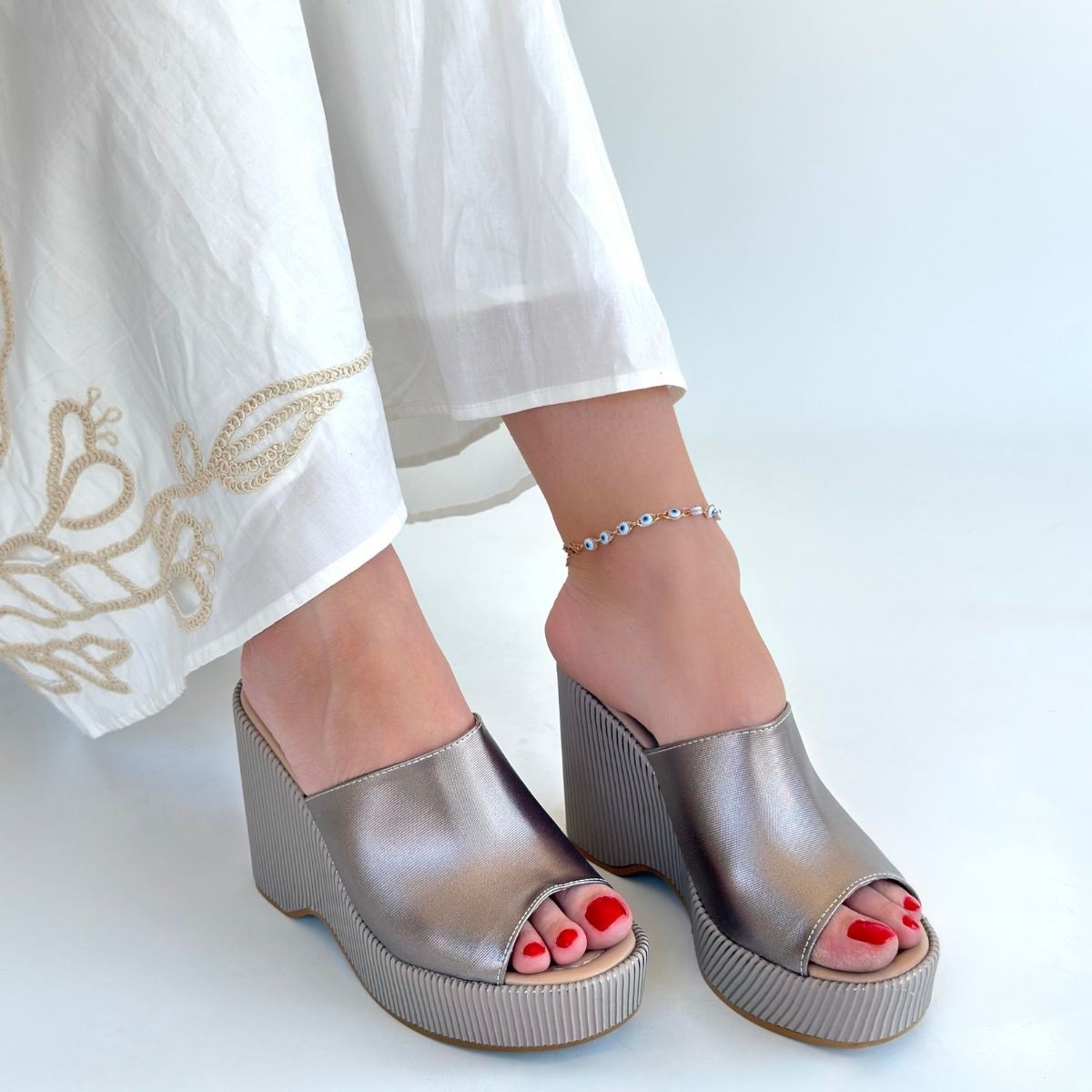 Tlay Platin Cilt Dolgu Topuk Terlik - Görsel 4