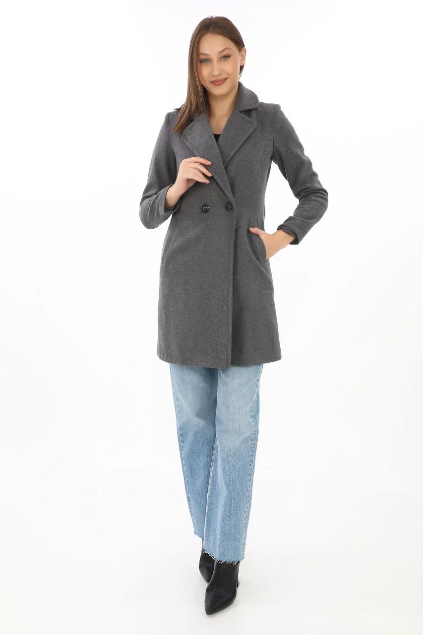 Kadın Kaşe Kaban – Siyah Yünlü Dokuma, Kruvaze Yaka, Astarlı, Cepli, Kuşaklı Uzun Boy Tesettür Uyumlu Kışlık Şık Kaban - Füme - Görsel 2