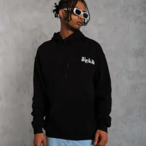 Erkek Oversize Üç İplik Kapüşonlu Sweat – Siyah Kol ve Etek Ribana Detaylı, Ön ve Sırt Baskılı, Kanguru Cepli Rahat Kalıp Model