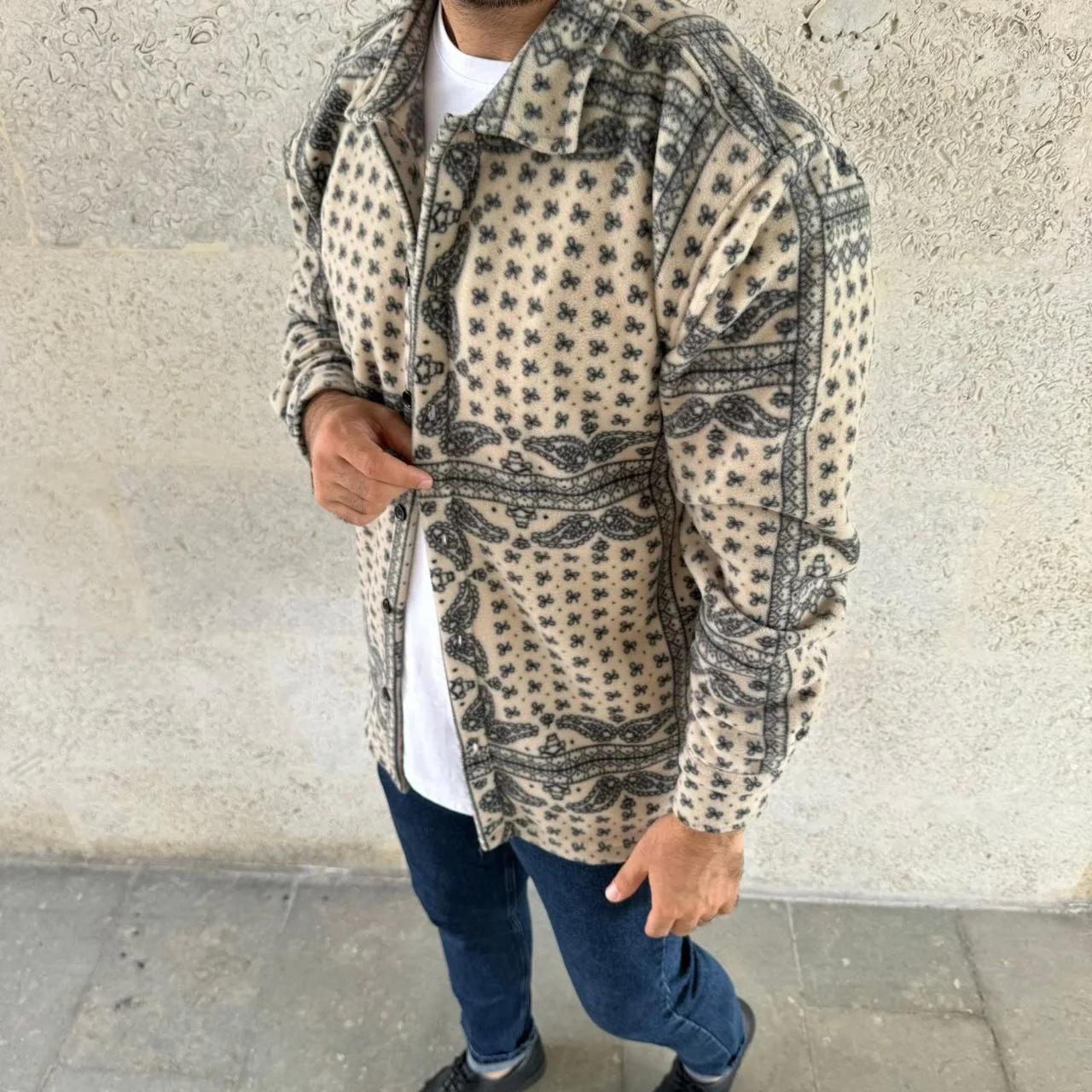 Erkek Polar Fermuarlı Sweatshirt – Kapüşonsuz, Cepli, Yumuşak Dokulu, Oversize Rahat Kalıp, Kışlık Sıcak Tutan Fermuarlı Üst - Bej - Görsel 3