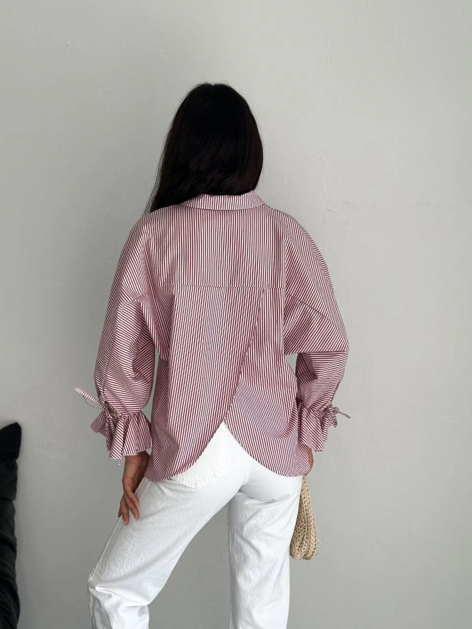 Kadın Arkası Asimetrik Yırtmaç Kesim Detaylı Cizgili Bluz Gömlek - Bordo - Görsel 4