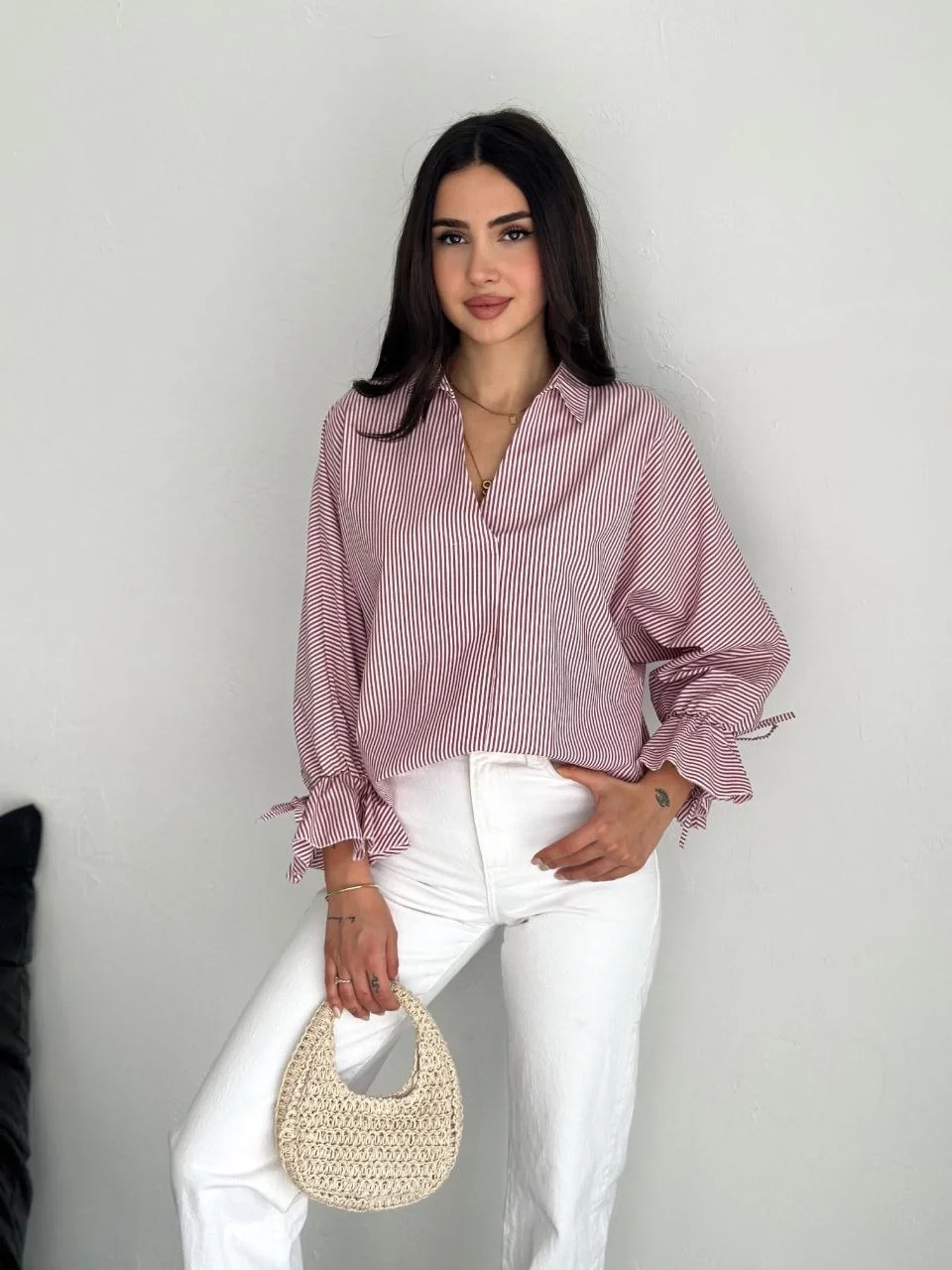Kadın Arkası Asimetrik Yırtmaç Kesim Detaylı Cizgili Bluz Gömlek - Bordo - Görsel 3