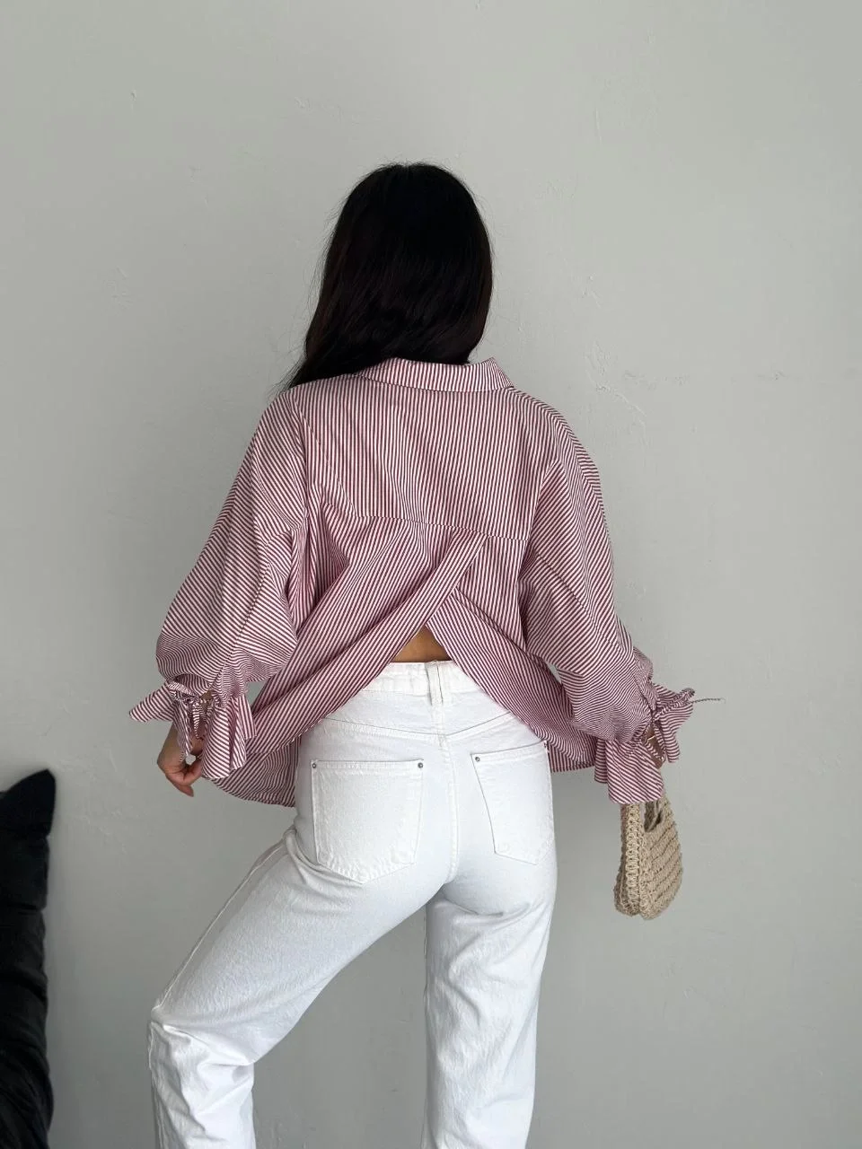Kadın Arkası Asimetrik Yırtmaç Kesim Detaylı Cizgili Bluz Gömlek - Bordo - Görsel 5