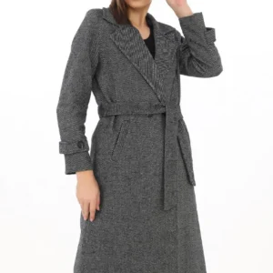 Kadın Balık Sırtı Kaşe Kaban – Uzun Boy Kruvaze Yaka Kuşaklı Astarlı Kışlık Tesettür Kaban, Yünlü Dokuma Kaşmir Kumaş, Cepli Rahat Oversize Kalıp Şık Modern Kaban Mont Modeli (Günlük ve Özel Gün Kombinlerine Uygun) - Füme