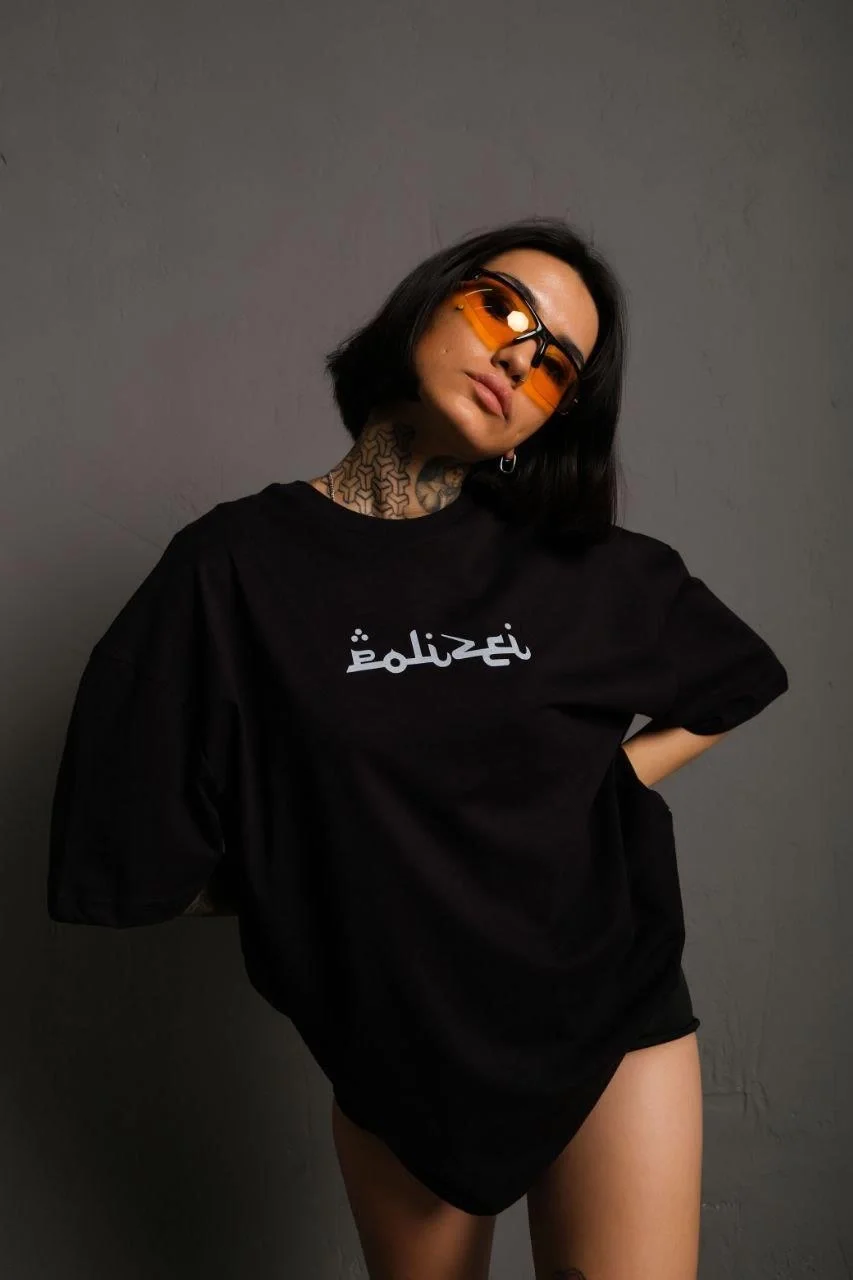 Kadın Bisiklet Yakalı Sırt Baskılı Oversize T-Shirt - Siyah - Görsel 2