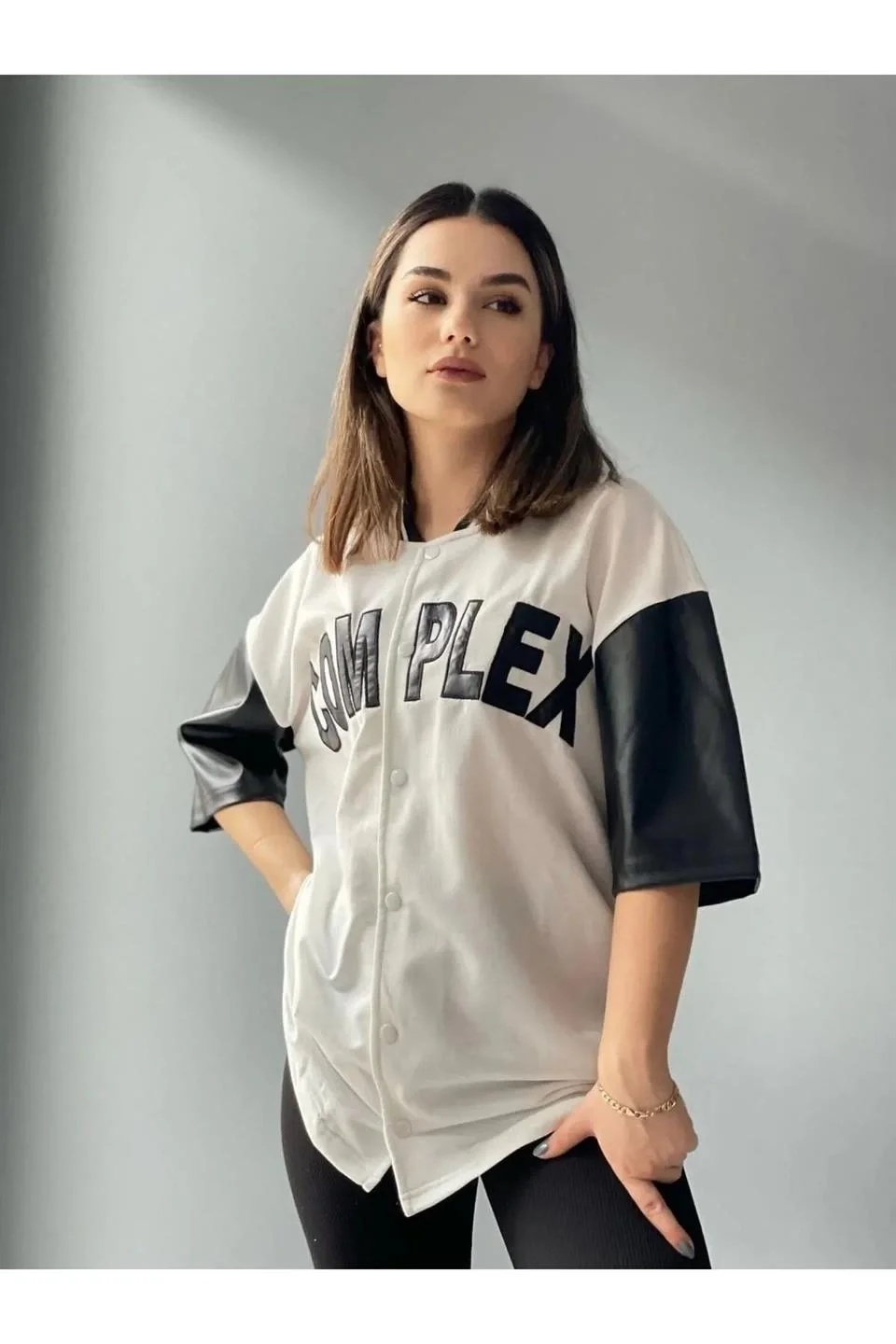 Kadın Complex Kolları Deri Kolej Oversize T-shirt - Beyaz - Görsel 4