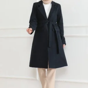 Alternative view of Kadın Kaşe Kaban – Uzun Boy Kruvaze Yaka, Kuşaklı Tesettür Kışlık Kaban, Astarlı Şık Yünlü Dokuma Oversize Rahat Kalıp, Cepli Modern Kaşe Mont Modeli - Lacivert