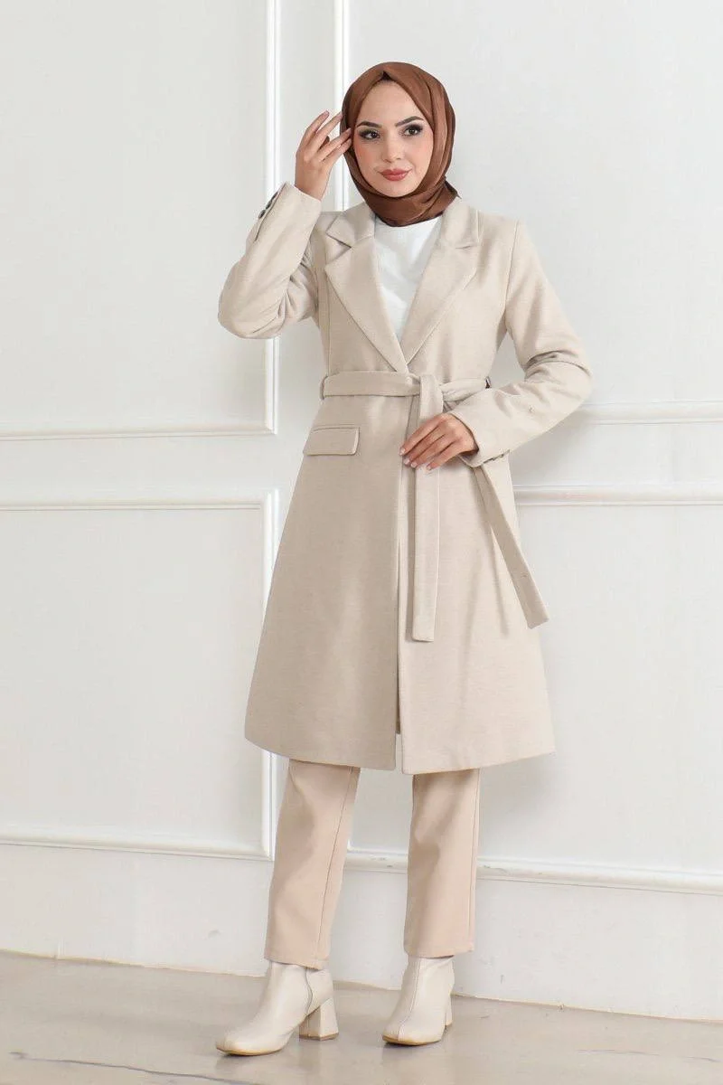 Kadın Kaşe Kaban – Uzun Boy Kruvaze Yaka, Kuşaklı Tesettür Kışlık Kaban, Astarlı Şık Yünlü Dokuma Oversize Rahat Kalıp, Cepli Modern Kaşe Mont Modeli - Bej - Görsel 6