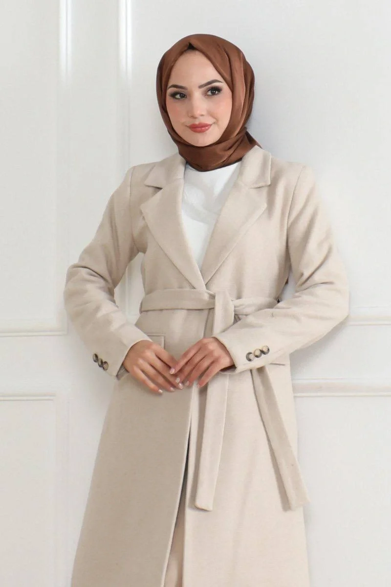 Kadın Kaşe Kaban – Uzun Boy Kruvaze Yaka, Kuşaklı Tesettür Kışlık Kaban, Astarlı Şık Yünlü Dokuma Oversize Rahat Kalıp, Cepli Modern Kaşe Mont Modeli - Bej - Görsel 7