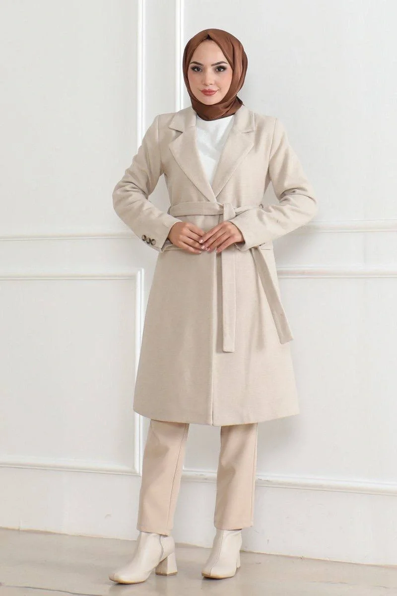 Kadın Kaşe Kaban – Uzun Boy Kruvaze Yaka, Kuşaklı Tesettür Kışlık Kaban, Astarlı Şık Yünlü Dokuma Oversize Rahat Kalıp, Cepli Modern Kaşe Mont Modeli - Bej - Görsel 8