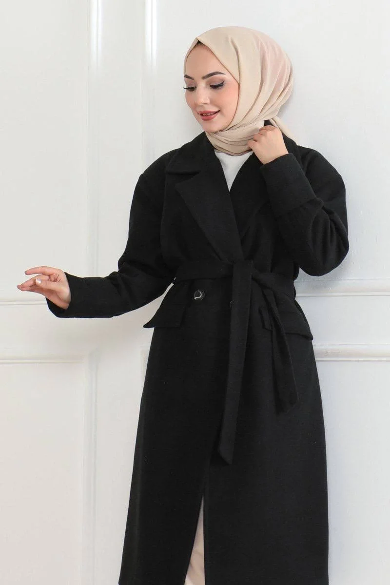 Kadın Kaşe Kaban – Uzun Boy Kruvaze Yaka, Kuşaklı Tesettür Kışlık Kaban, Astarlı Şık Yünlü Dokuma Oversize Rahat Kalıp, Cepli Modern Kaşe Mont Modeli - Siyah - Görsel 5