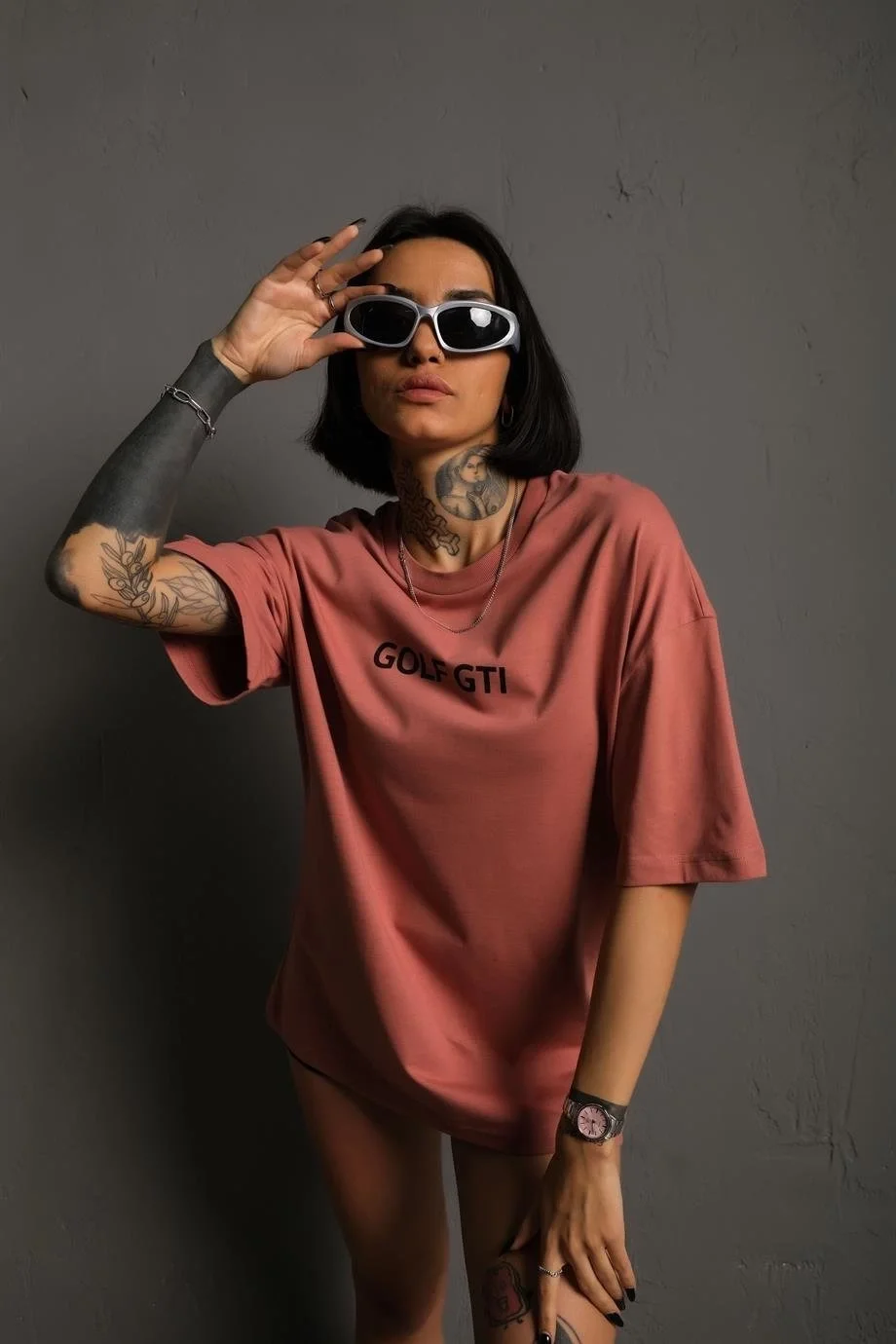 Kadın Oversize Baskılı Tişört – Golf GTI Retro Araba Desenli, Ön & Arka Dijital Baskı, Sokak Modası Stil- Gül Kurusu - Görsel 5