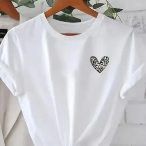 Alternative view of Kadınlar için Şık Leopar Kalp Baskılı Günlük Tişört - Büyük Beden, Makinede Yıkanabilir, Sevgililer Günü & Günlük Kıyafetler için Mükemmel- Beyaz