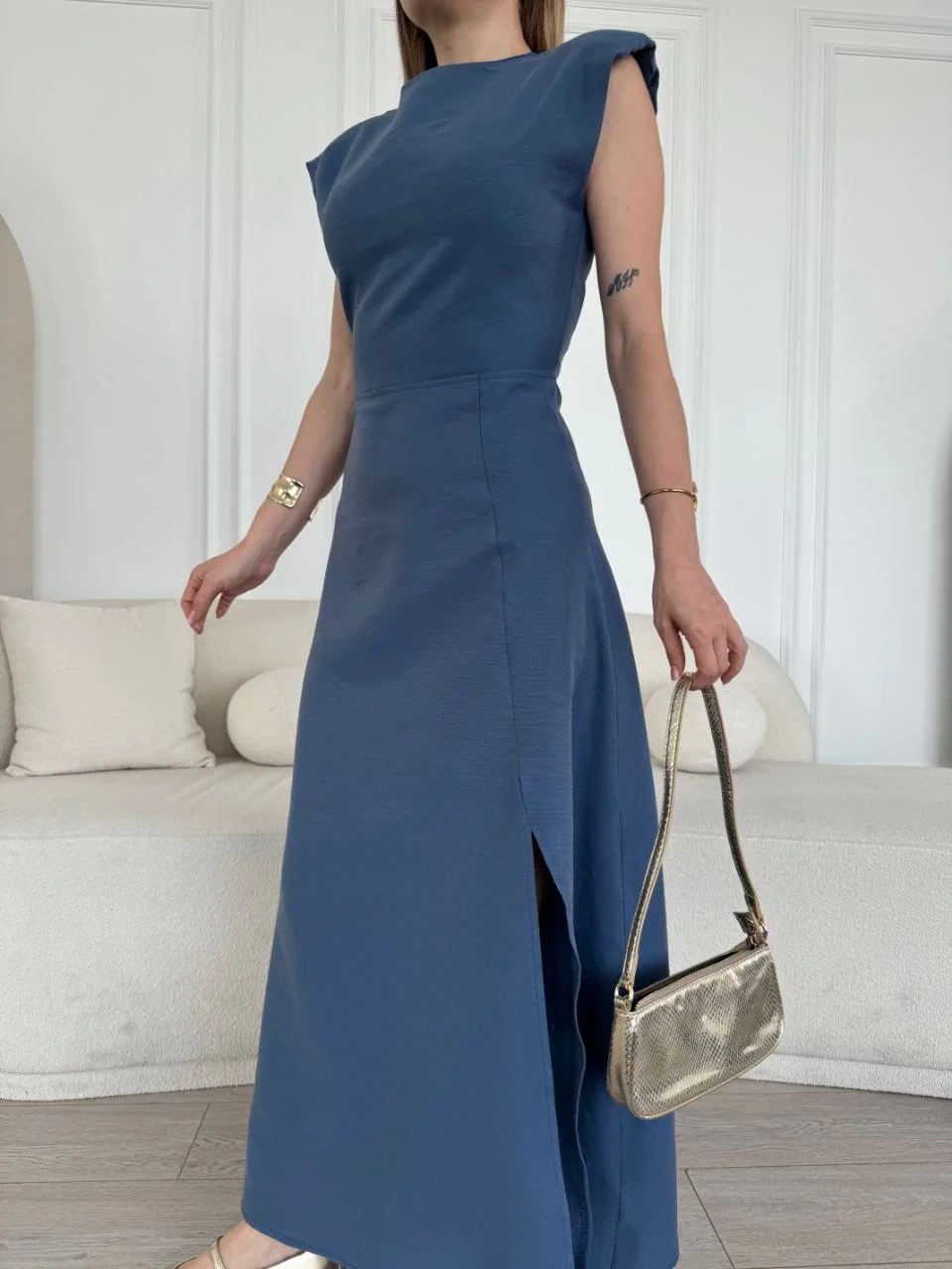 Keten Yandan Yırtmaçlı Uzun Elbise Sıfır Kol Elbise - Mavi - Görsel 4