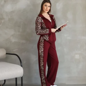 Alternative view of Osy Modal Yumuşak Dokulu Kumaş Kapüşonlu Leopar Desenli Fermuarlı Takım - Bordo