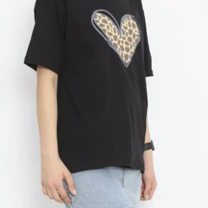 Alternative view of Sevgililer Günü İçin Özel Tasarım Leopar Kalp Baskılı T-shirt - Siyah