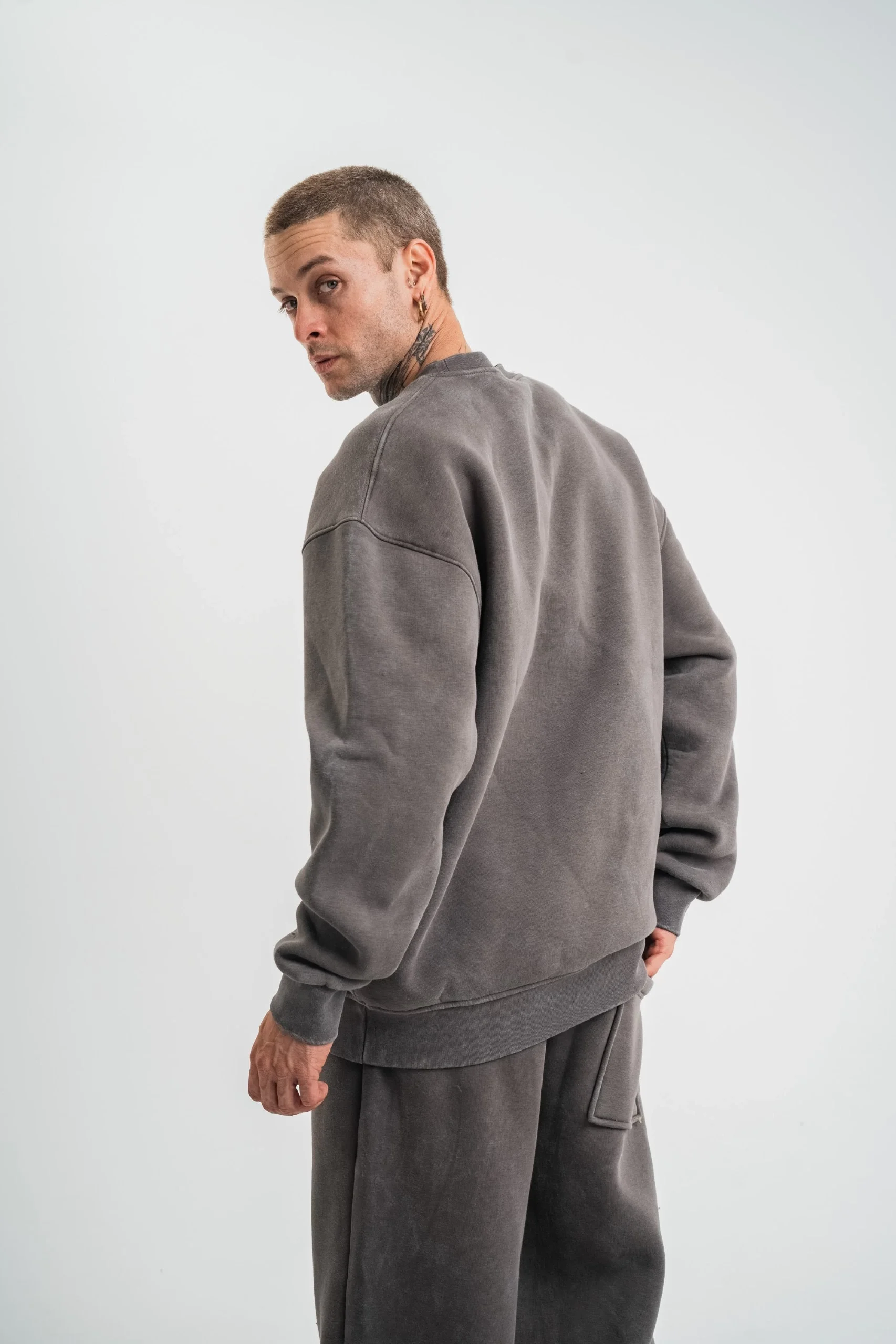 Unisex Uzun Kol Bisiklet Yaka Yıkamalı SweatShirt - Füme - Görsel 4