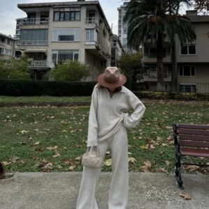 Alternative view of Yakalı Cizgi Detaylı Triko İkili Takım - Beyaz